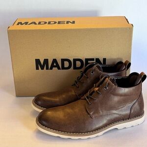 New in box Men’s Madden Boostr Boots